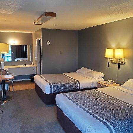 Wild Rose Country Inn Grande Prairie Zewnętrze zdjęcie