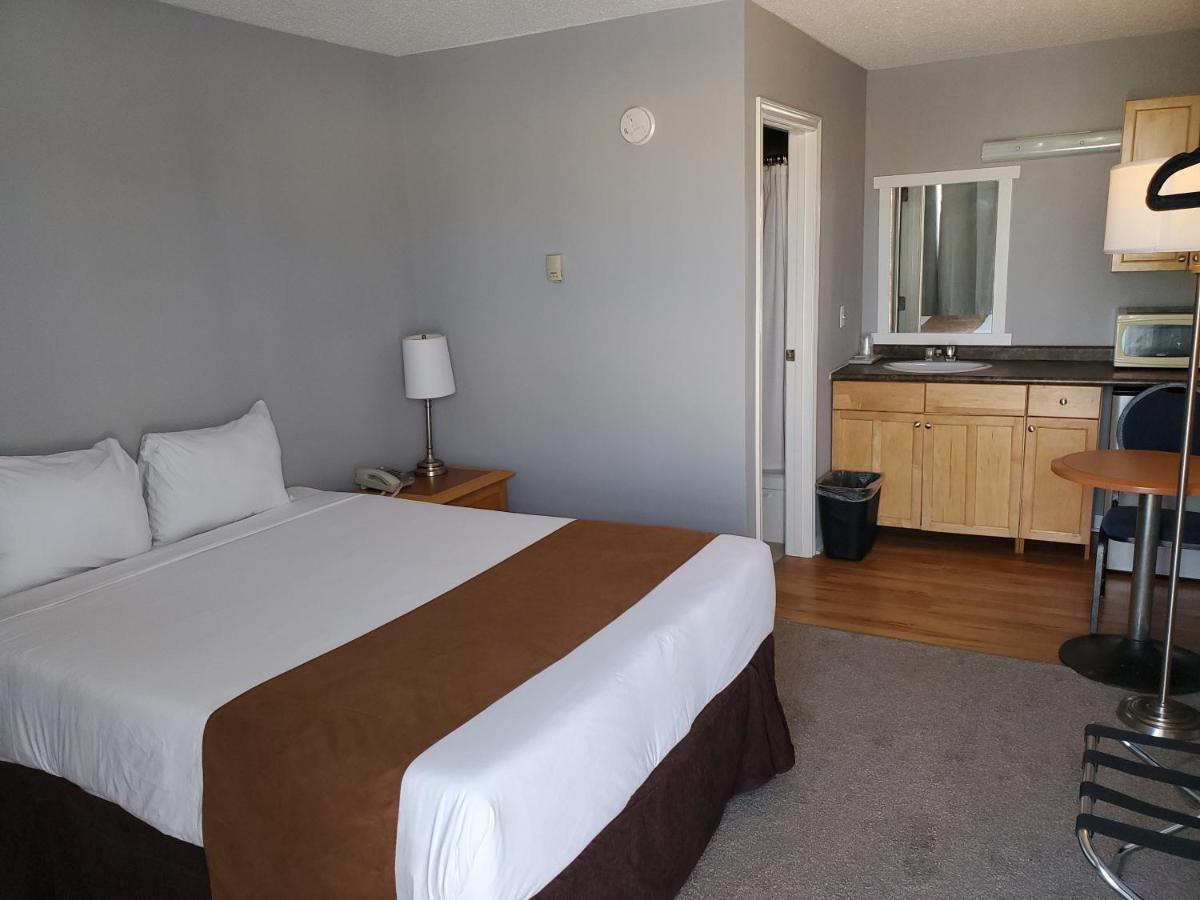 Wild Rose Country Inn Grande Prairie Zewnętrze zdjęcie